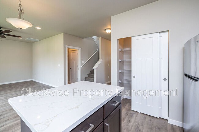 Building Photo - 206 Tacoma Ct NW