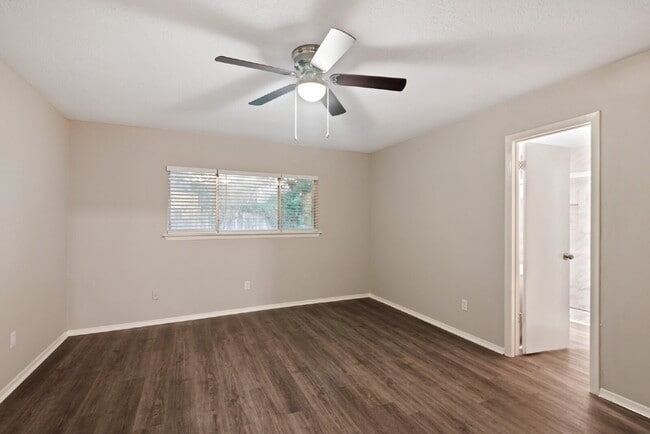 Building Photo - 2411 Cypressvine Dr