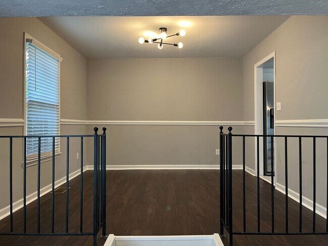 Building Photo - Stunning Tri-level Home on Cul-de-sac