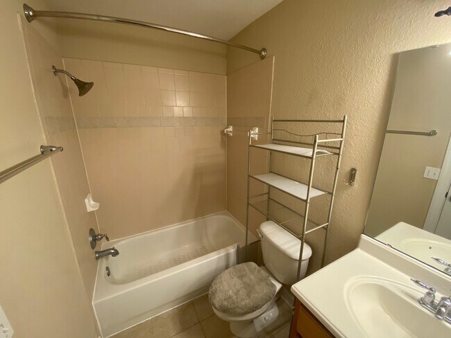 Building Photo - 1930 Honolulu Ln