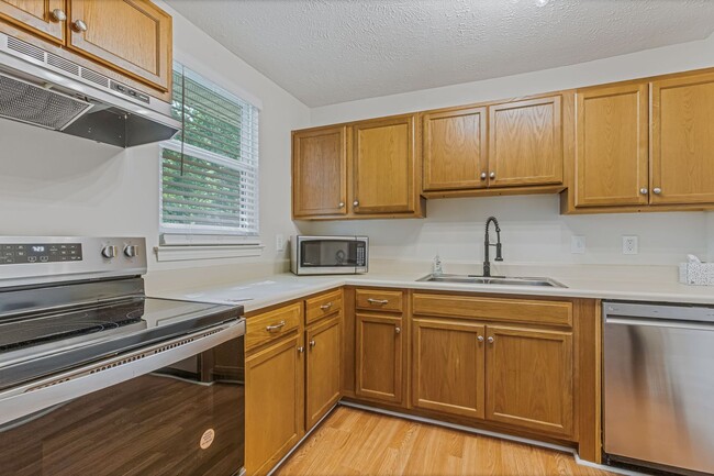 Primary Photo - AVAILABLE NOVEMBER 10th. 2 Bed 1 bath FOR ...