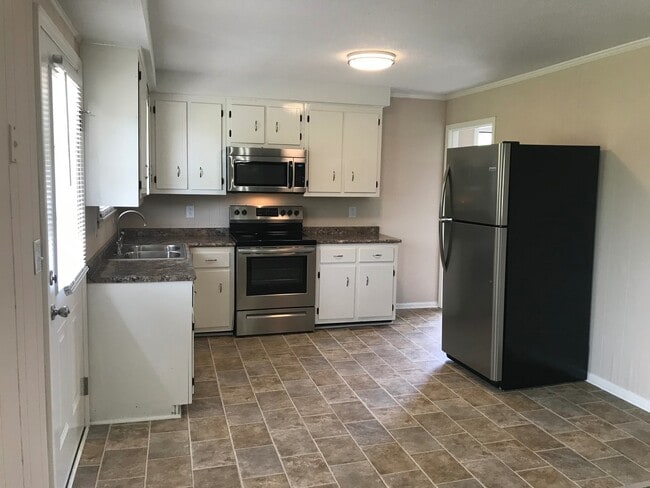 Building Photo - 808 Bedford Dr