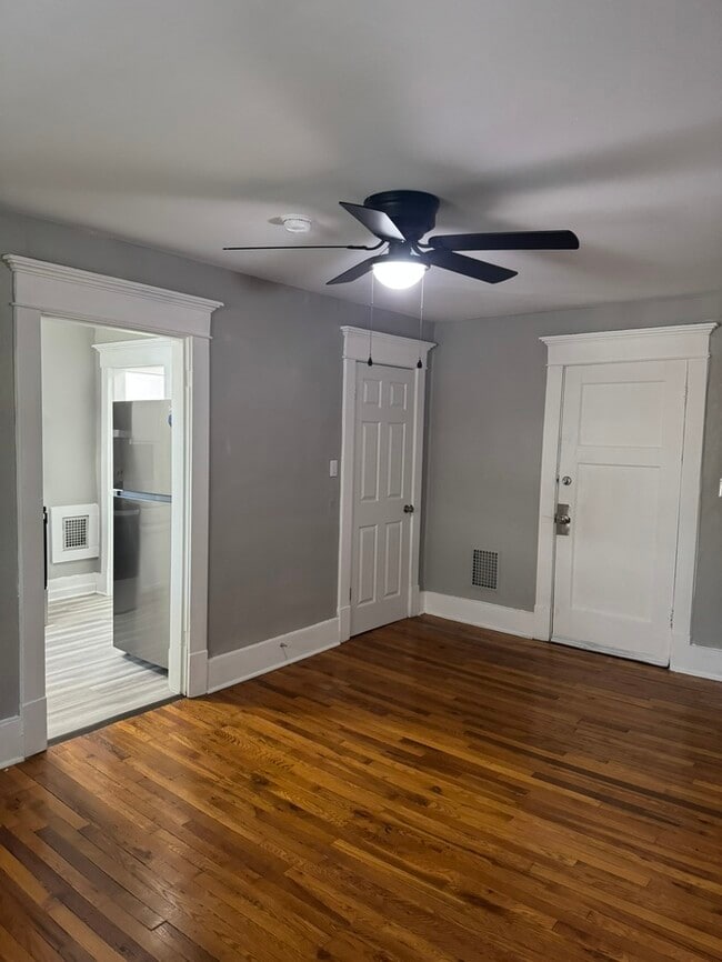 Building Photo - 1020 Sharpe Ave