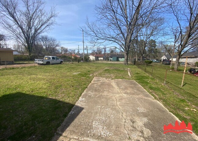 Building Photo - 220 Elder Rd