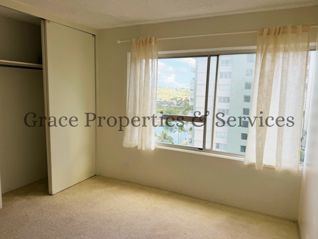 Building Photo - 0036BRU