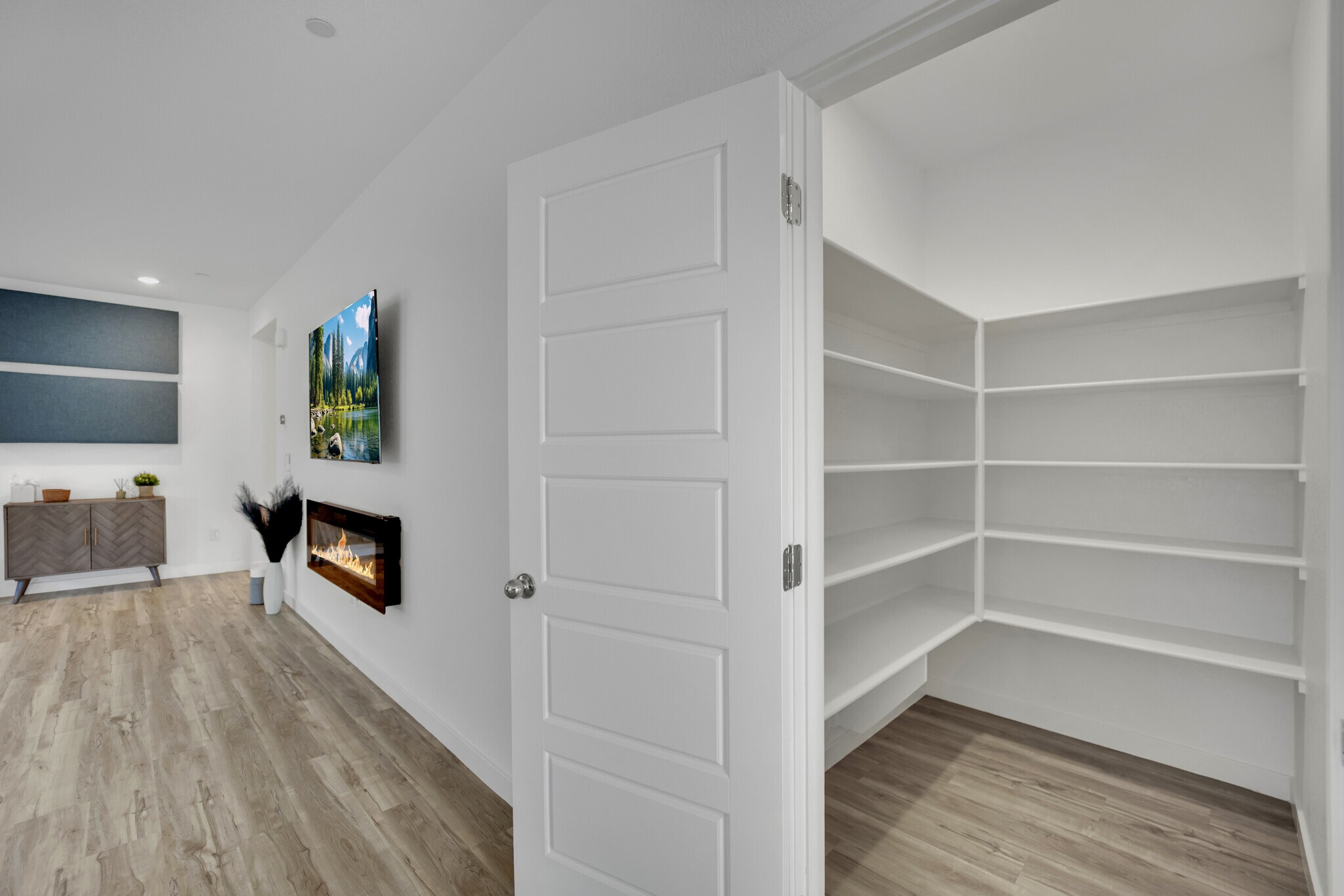 Walk-in Pantry - 9440 Sequoia Ridge Ave