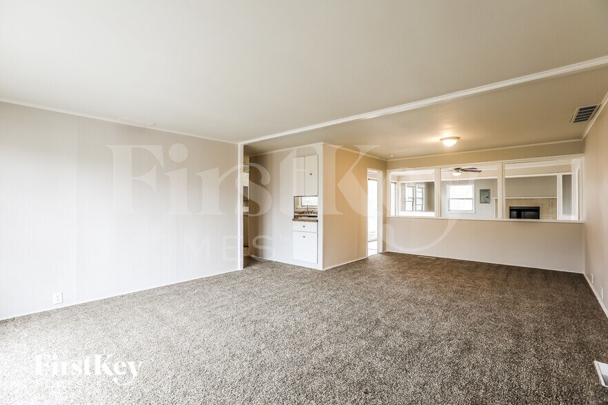 Building Photo - 803 NE 61st St