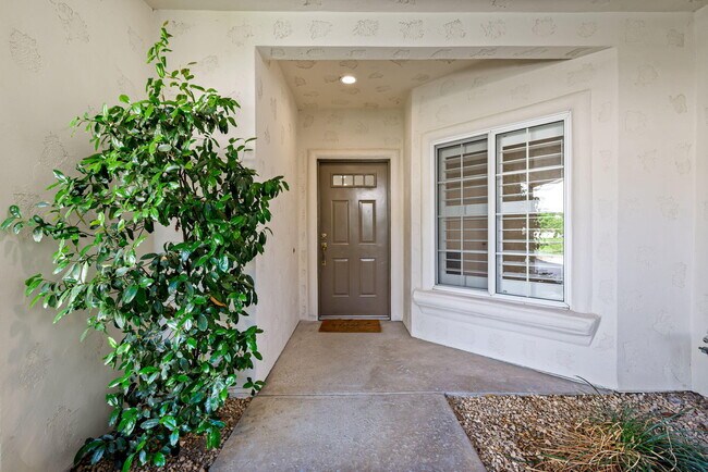 Building Photo - 270 Vista Royale Cir E