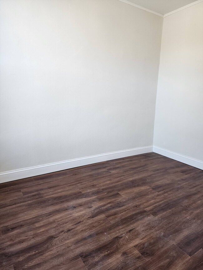 Building Photo - 6410 Myrtle Ave