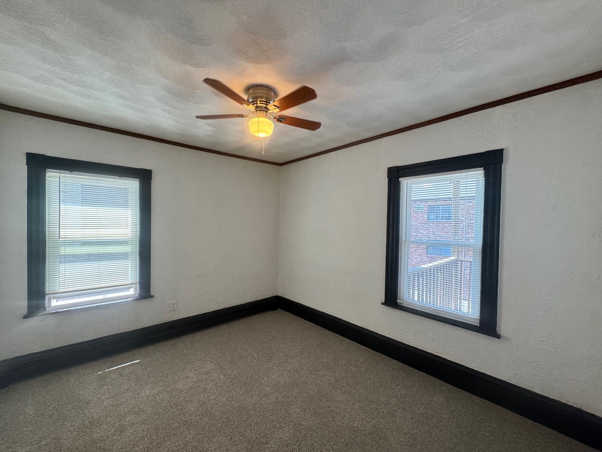 Building Photo - 53 Hinckley St