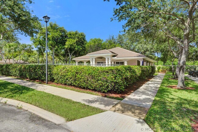 Building Photo - 606 W Circle Dr