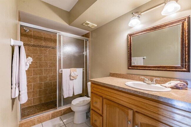 Building Photo - 5701 Bahia Del Mar Cir N