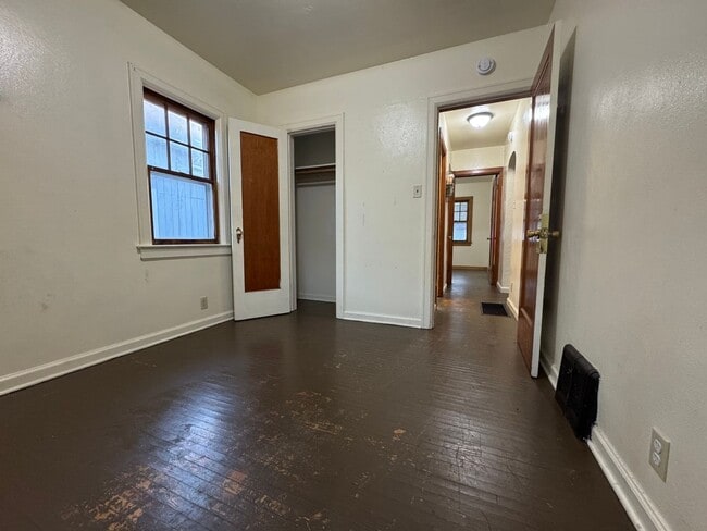 Building Photo - 3 bed, 1 bath home for rent in Waterloo