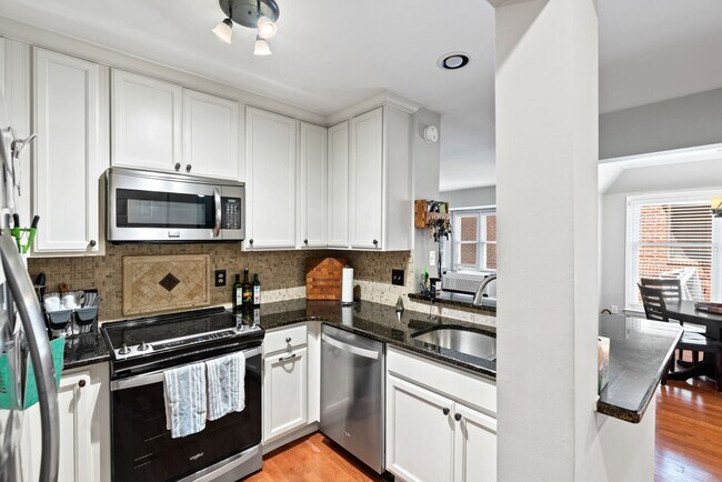 Building Photo - Downtown Living in Raleigh, NC!