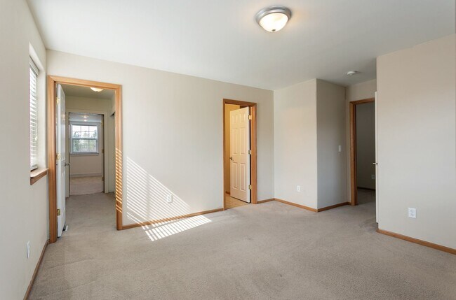 Building Photo - 4715 Bedford Ave