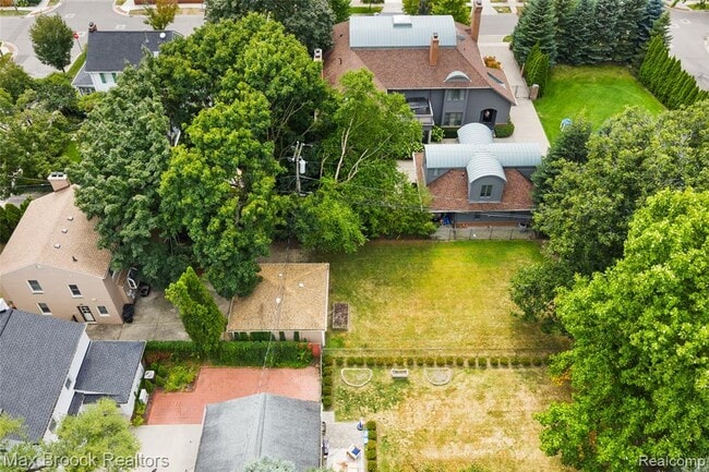 Building Photo - 758 Chester St