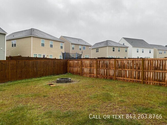 Building Photo - 219 Lazy River Ln