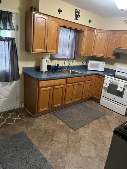 eat in Kitchen - 330 Garden Ave
