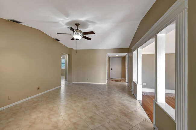 Building Photo - 15792 Philodendron Cir