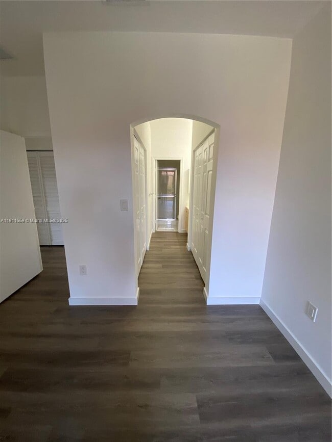 Building Photo - 919 SW 143rd Terrace