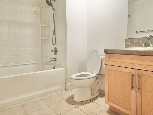 Building Photo - 12842 Palm St