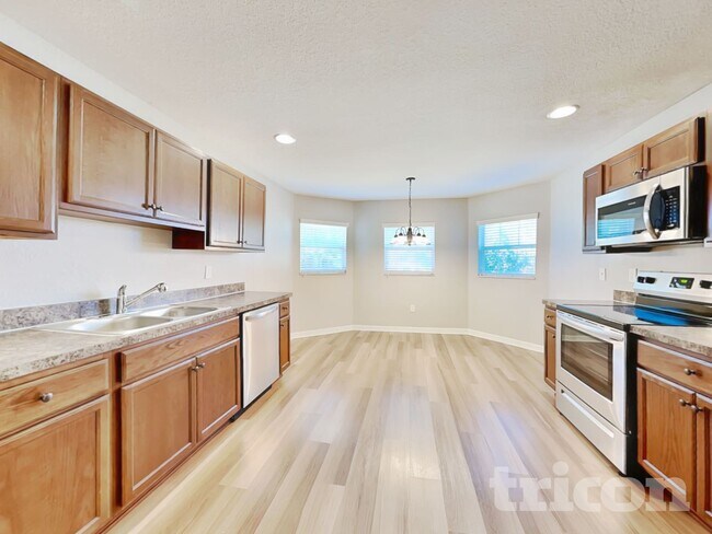 Building Photo - 77 Lake Ring Dr