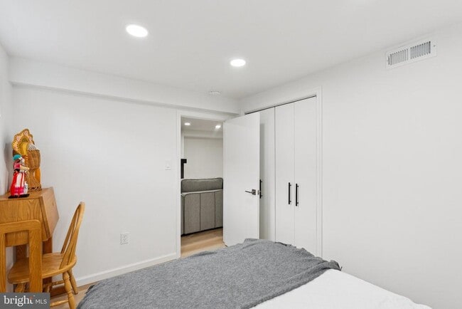 Building Photo - 5006 Flanders Ave