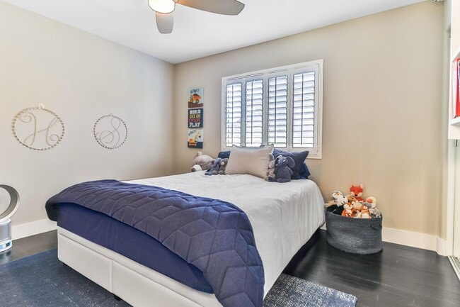 Building Photo - 1385 Sapphire Dragon St