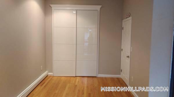 Building Photo - 390 Riverway