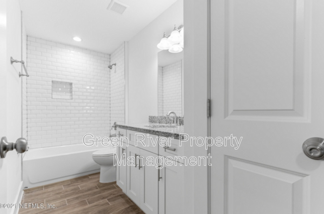 Building Photo - 528 Meteor St