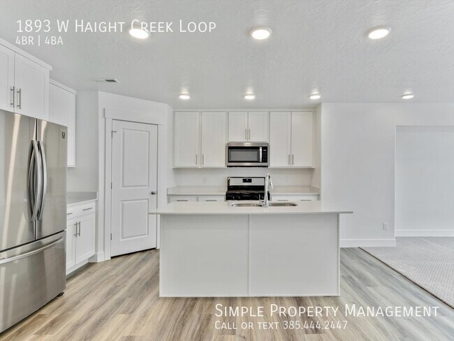 Building Photo - Luxurious 4-BD Townhouse in Farmington!