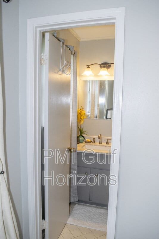 Building Photo - 738 Carondelay Dr