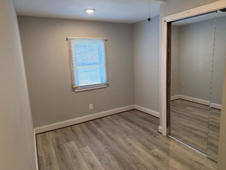 Building Photo - 716 E 23rd St