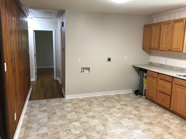 Building Photo - 5615 Lakeside Trl