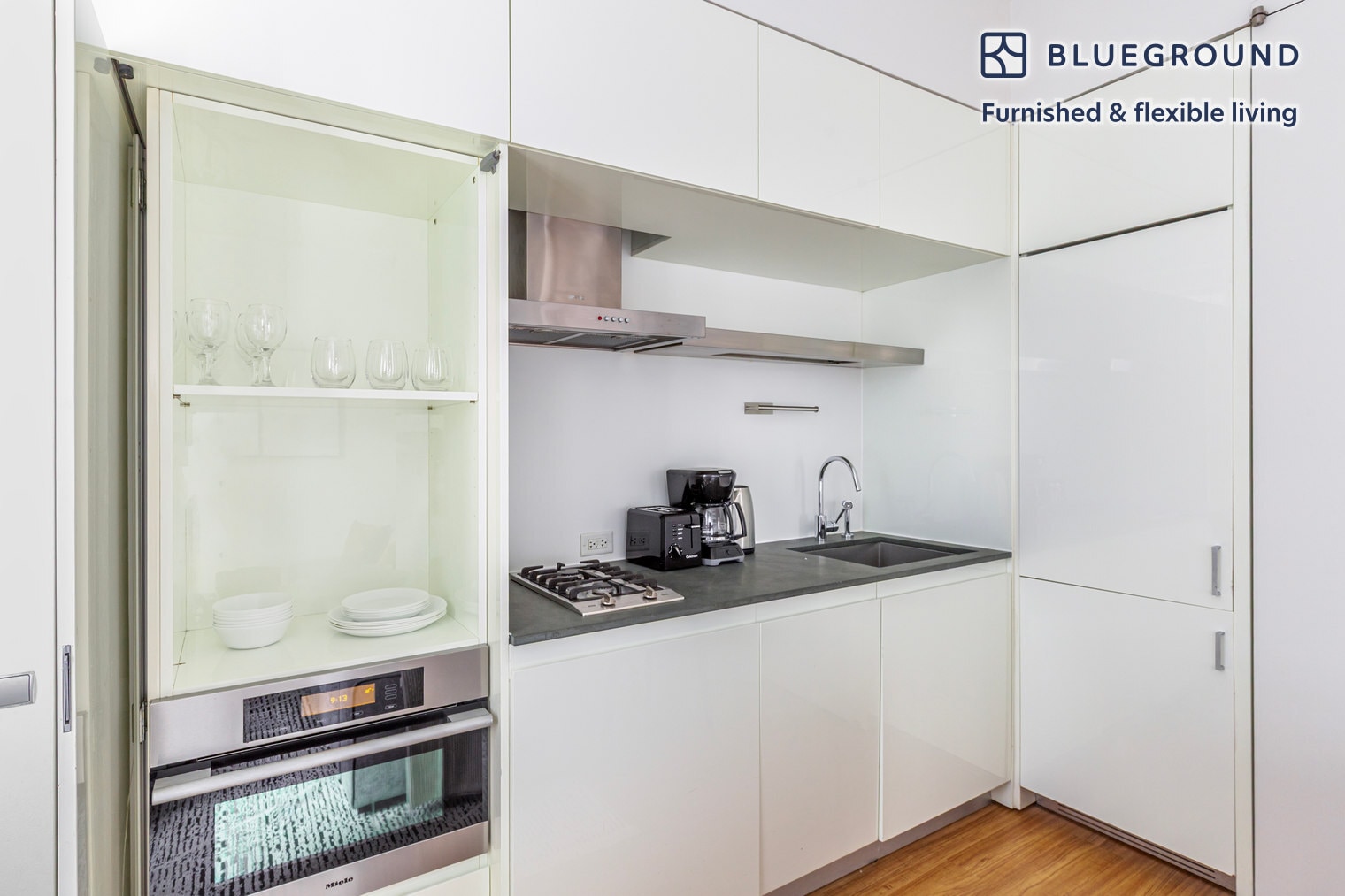 Building Photo - 70 W 45th St