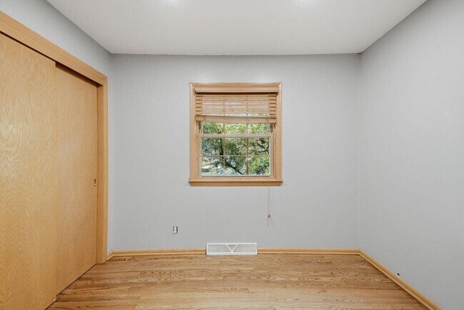 Building Photo - Willow Ridge