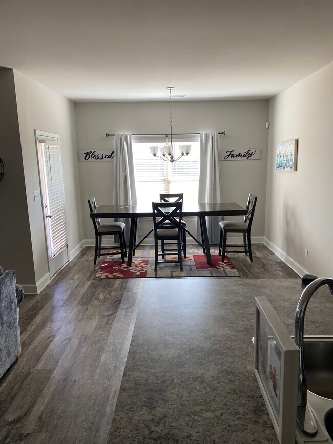 Building Photo - 6501 Jacaranda Dr NW