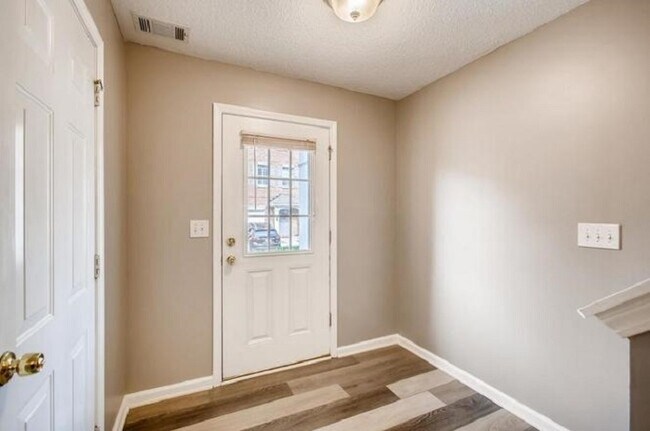 Entrance/Foyer Level 1 - 433 Heritage Park Trce NW