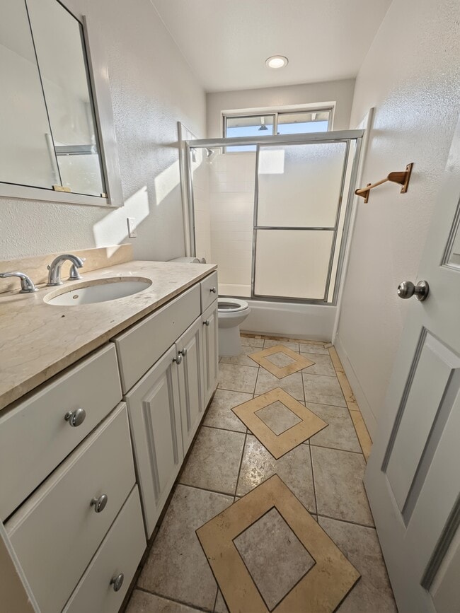 Building Photo - 3016 Park Royal Dr