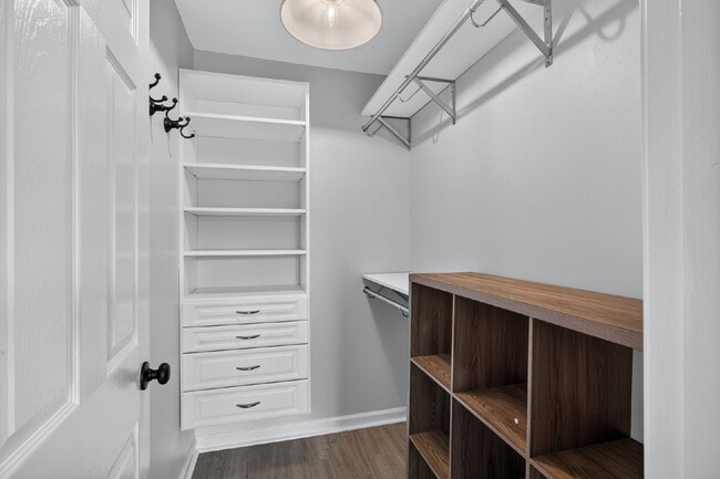Building Photo - 3rd Floor Condo in Merer Point