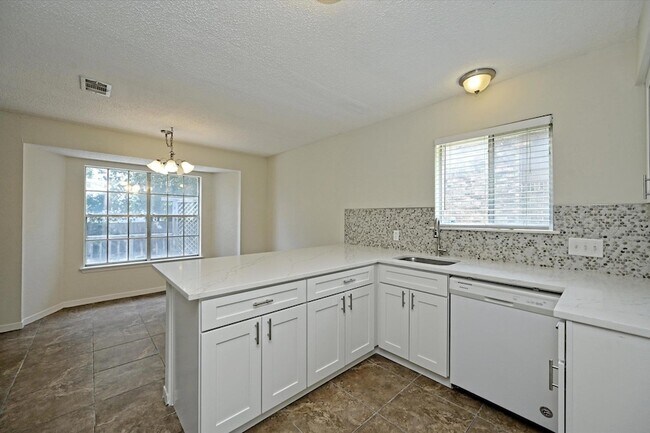 Building Photo - 6509 Skycrest Dr