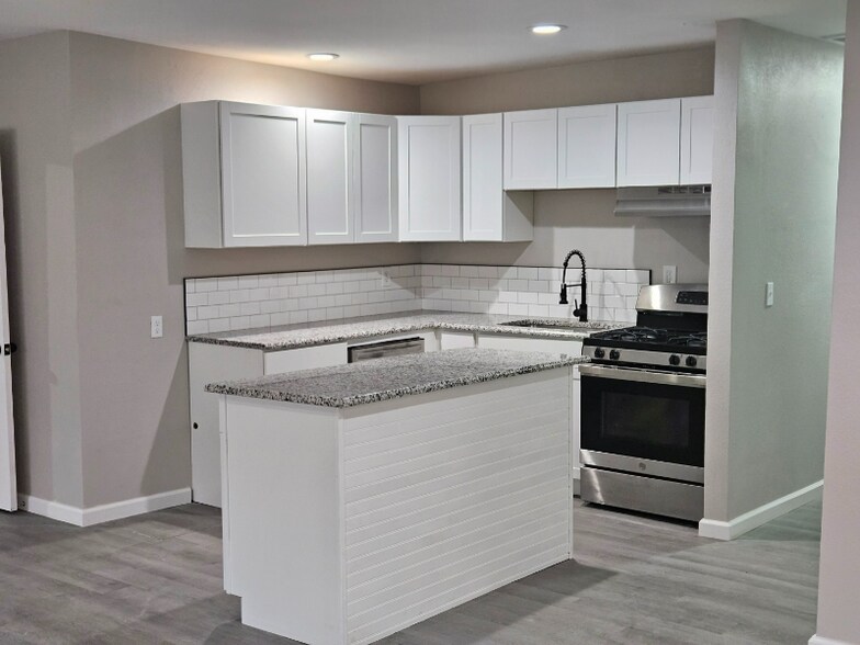 Building Photo - 3737 N Garrison Ave