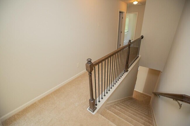 Building Photo - 370 Turtle Creek Dr