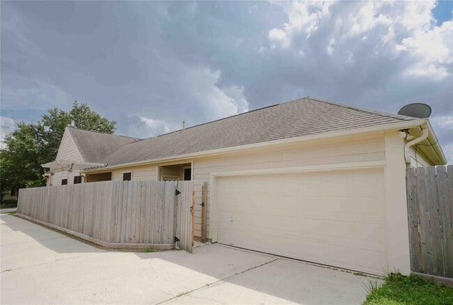 Building Photo - 3619 Standing Rock Dr
