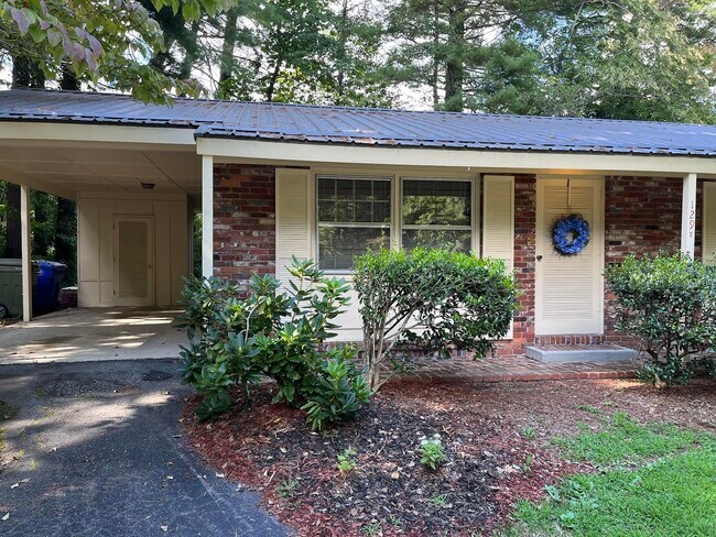 Primary Photo - 129 W Blythe Cir