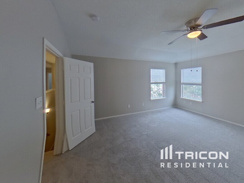 Building Photo - 1420 Deville Cir