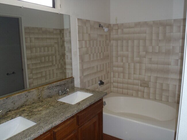 Building Photo - 1249 Mountain View Dr