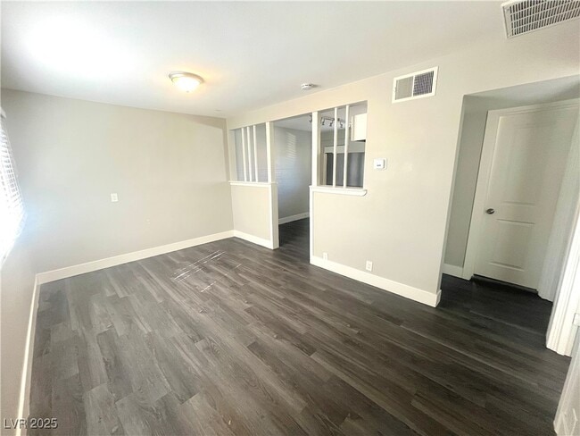 Building Photo - 221 S 10th St