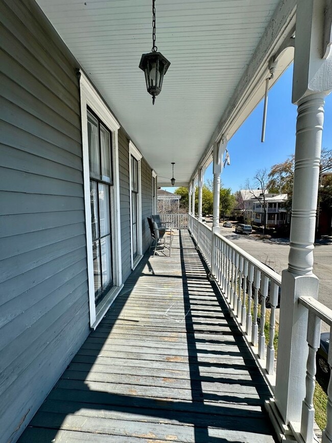 Building Photo - 3 BED | 2.5 BATH | WRAP AROUND PORCHES | MIDTOWN