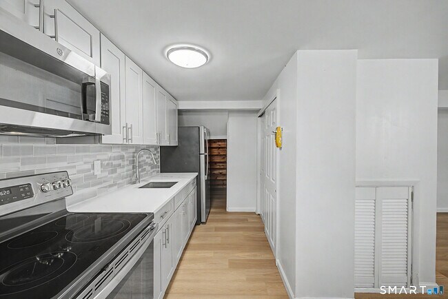 Building Photo - 22 Treat Ave